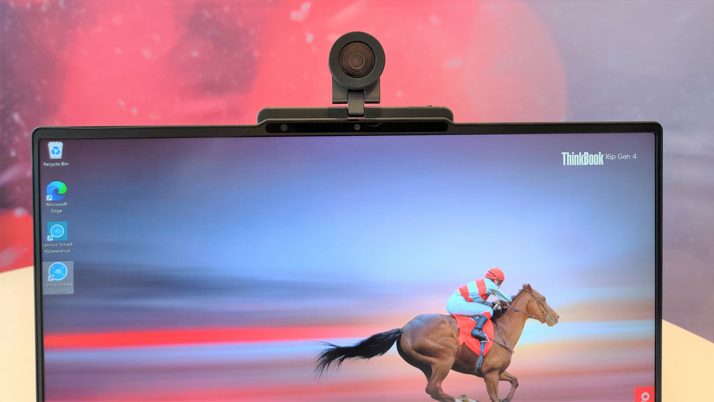 Una webcam, un LED y un módem LTE: Lenovo reinventa sus portátiles con tres geniales accesorios magnéticos